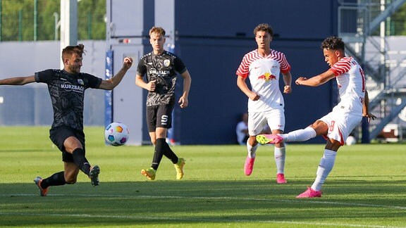 Tor für Leipzig, Fabio Carvalho (18, RB Leipzig) trifft zum 1:0.
