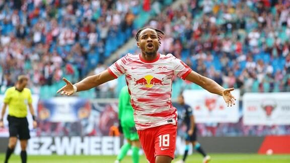 Torschütze Christopher Nkunku 18, RB Leipzig bejubelt seinen Treffer zum 1:0. 