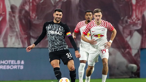 Vincenzo Grifo (SC Freiburg,32) gegen Christoph Baumgartner (RB Leipzig,14) 