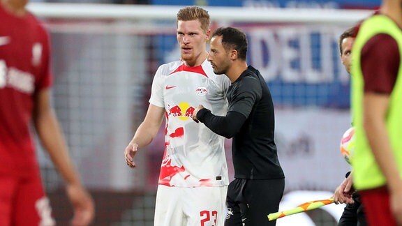 Marcel Halstenberg 23, RB Leipzig und Trainer Domenico Tedesco RB Leipzig nach dem Spiel.