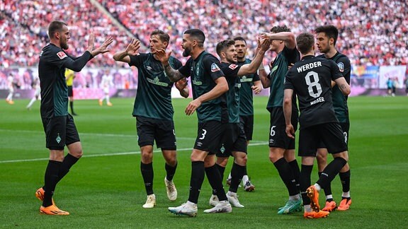 Jubelszene in einem Fußballspiel