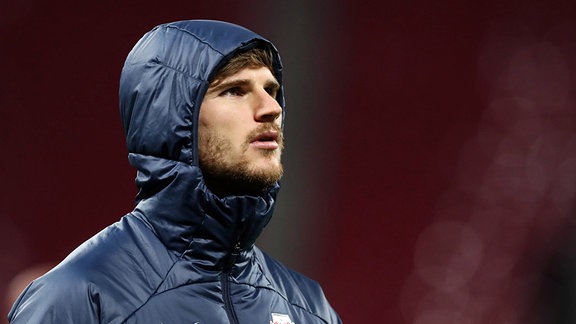 Timo Werner (RB Leipzig,11) in Thermojacke