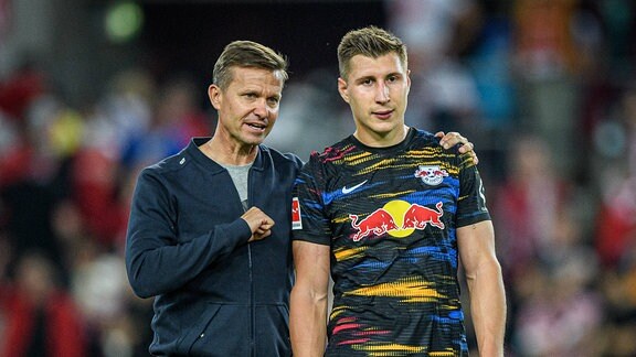 Leipzigs Willi Orban und Cheftrainer Jesse Marsch nachdenklich nach dem Spiel