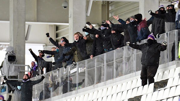 Aue-Fans im Erzgebirgsstadion bei der Partie gegen Fortuna Düsseldorf