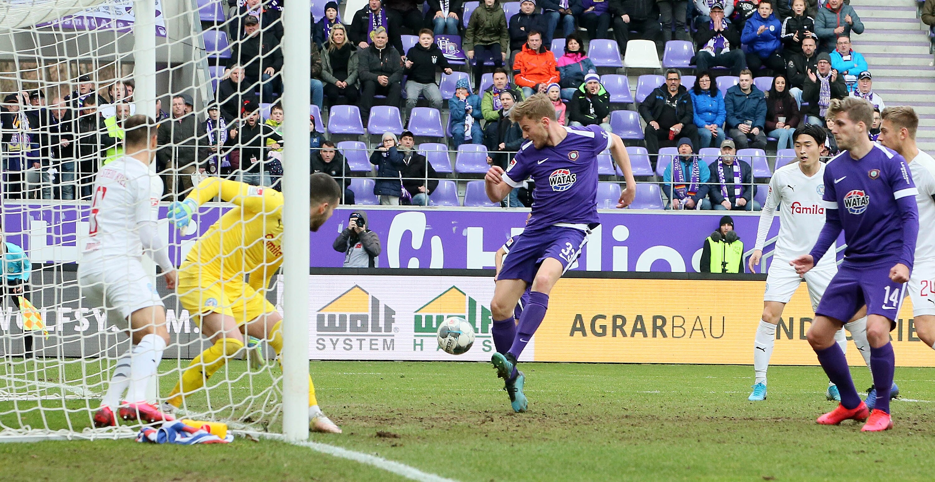 Fußball: FC Erzgebirge Aue - Holstein Kiel in Bildern | MDR.DE