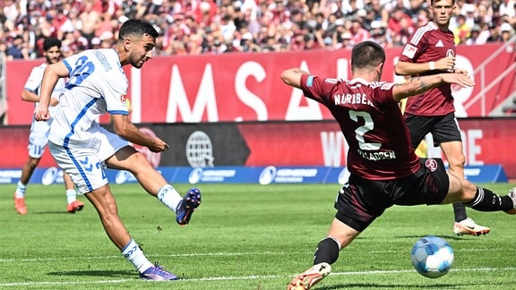 Livan Burcu 29, 1. FC Magdeburg FCM  erzielt den Torschuß zum 0:2 gegen Oliver Villadsen