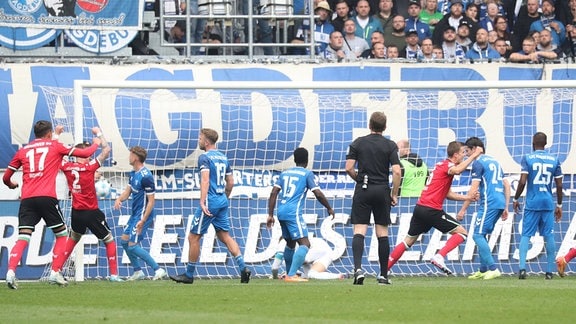 Tor zum 0:1 durch Andreas Voglsammer (Hannover, 32)