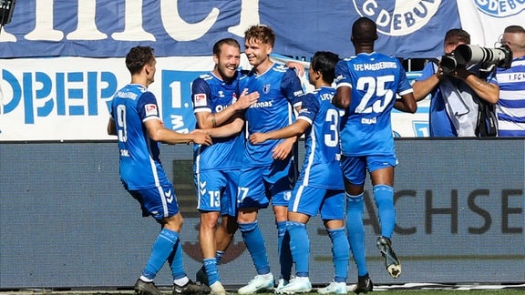 Torjubel - Torschütze Philipp Hercher 1. FC Magdeburg,27 trifft zum 2-2