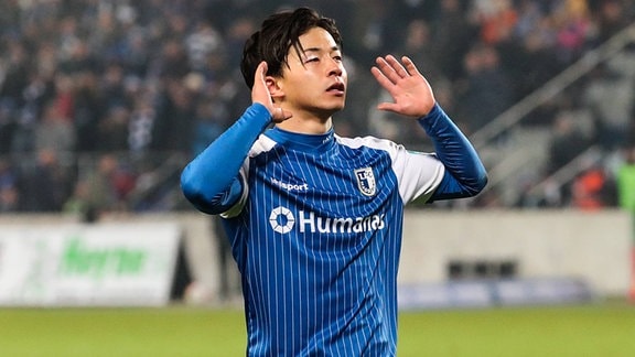 Torjubel - Torschütze Tatsuya Ito (1. FC Magdeburg,37) trifft zum 2-0