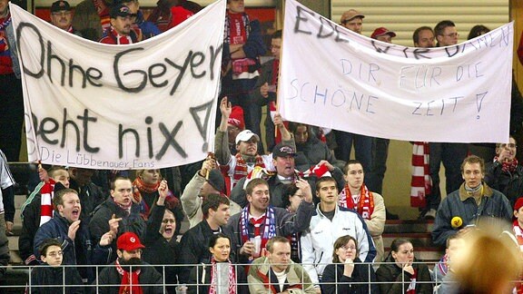 Ohne Geyer geht nix! - Cottbuser Fans bedanken sich nach dessen Entlassung bei Trainer Eduard Geyer für die schöne Zeit