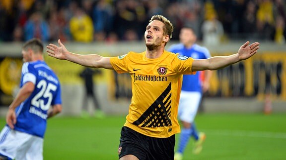 Justin Eilers feiert sein Tor zum 1:0 gegen FC Schalke 04 am 18.08.2014.