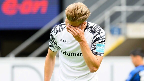 Luca Schuler, 1. FC Magdeburg, enttaeuscht