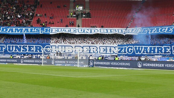 Magdeburger Auswärtsblock im Stadion.
