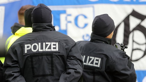 Polizei im Stadion des 1. FC Magdeburg