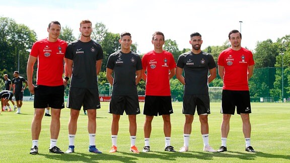 Im Bild v.l.: Co Trainer Marc Hensel, Neuzugang Christoph Daferner, Neuzugang Nicolas Sessa, Co Trainer Andre Meyer, Neuzugang Hikmet Ciftci und Trainer Daniel Meyer.