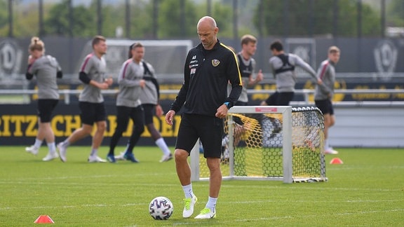 Trainer Alexander Schmidt beim Training