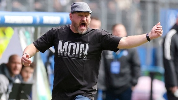 Trainer Steffen Baumgart Hamburger SV gestikuliert.
