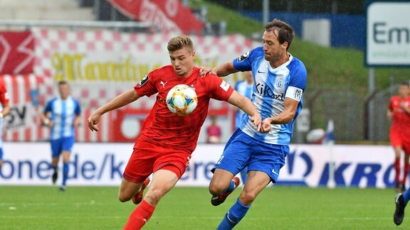 Elias Huth (FSV Zwickau #32) mit Steffen Puttkammer (SV Meppen #22)