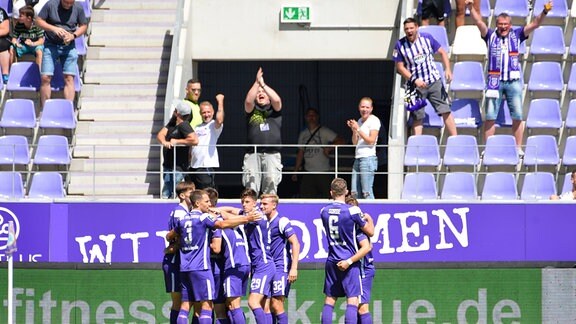 FC Erzgebirge Aue bejubelt das 1:0