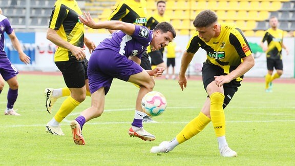 Spielszene aus dem Testspiel VFC Plauen gegen Erzgebirge Aue