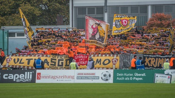 Dynamofans beim Spiel: SpVgg Bayreuth - SG Dynamo Dresden