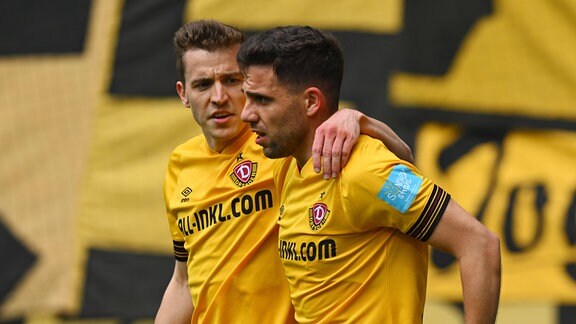 die Torschütze Niklas Hauptmann und Ahmet Arslan beide Dynamo Dresden