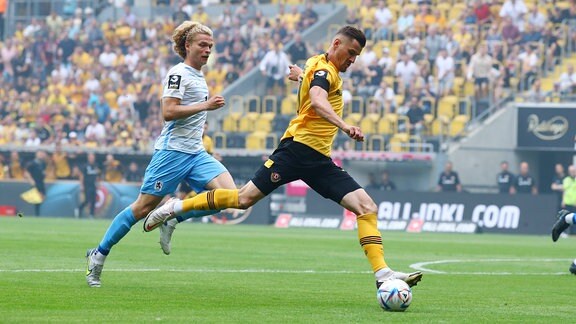 Dynamo Dresden - 1860 München Kutschke – zwei Fußballer in Aktion