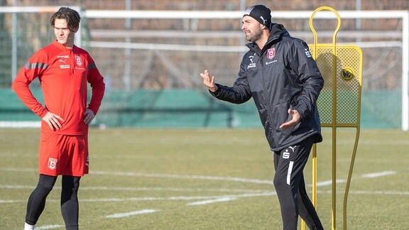  v.li. Elias Löder / Loeder (Hallescher FC) und Trainer Sreto Ristic (Hallescher FC)