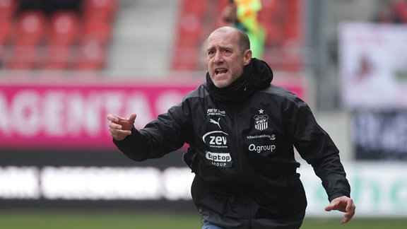Joe Enochs am Spielrand