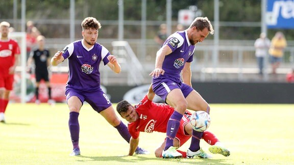 Tom Baumgart (8, Aue, v.l.n.r.), Fabian Raithel (20, Meuselwitz), Ulrich Taffertshofer (3, Aue).