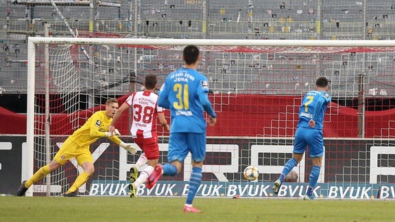 FC Carl Zeiss Jena erzielt das Tor zum 2:2.