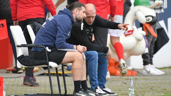 FSV Zwickau: Cheftrainer Joe Enochs (re.) und Co-Trainer Robin Lenk