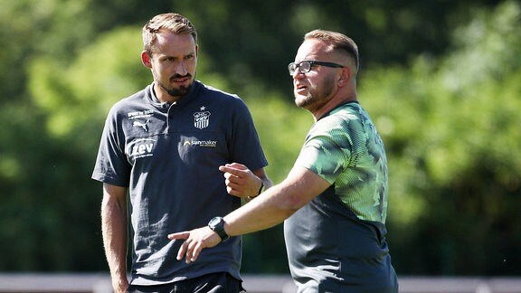 v.l.: Sportdirektor Toni Wachsmuth (Zwickau) und Co-Trainer Danny König (Zwickau).