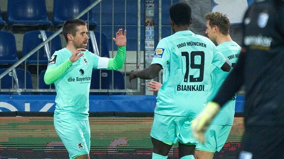 Münchens Stefan Lex jubelt nach seinem Treffer zum 0:1