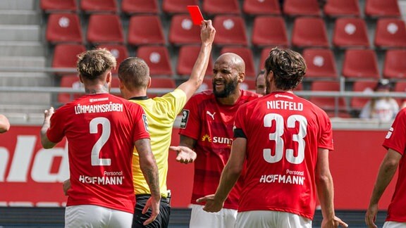 Rote Karte gegen Terrence Boyd (HFC, 13)