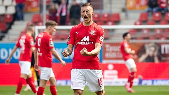 Dominik Steczyk (HFC, 18) Jubel nach 1:0 Heimsieg, Hallescher FC vs. FC Ingolstadt 04
