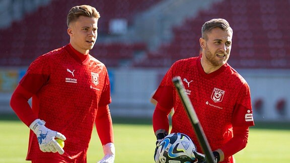 Die HFC-Torhüter Moritz Schulze und Sven Müller beim Training