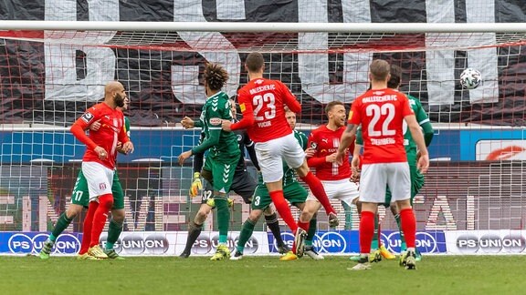 Tor zum 2:0 durch Julian-Maurice Derstroff HFC HFC Hallescher FC vs. VfB Lübeck