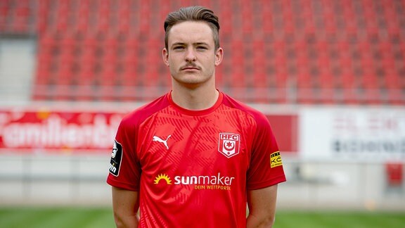 Der HFC Fußballspieler Niklas Kastenhofer.