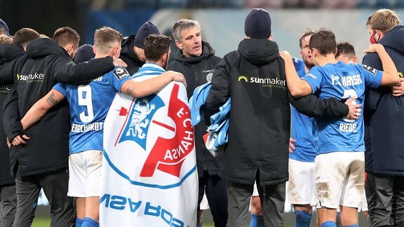 Spielerkreis mit Trainer Jens Härtel 