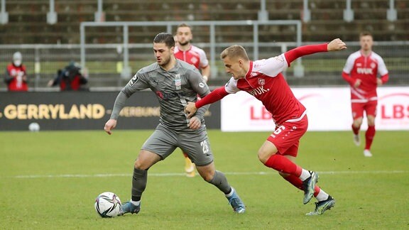  v.li.: Dominic Baumann FSV Zwickau, Alexander Lungwitz FC Würzburger Kickers