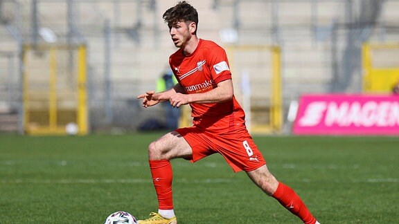 Leon Jensen (FSV Zwickau) am Ball