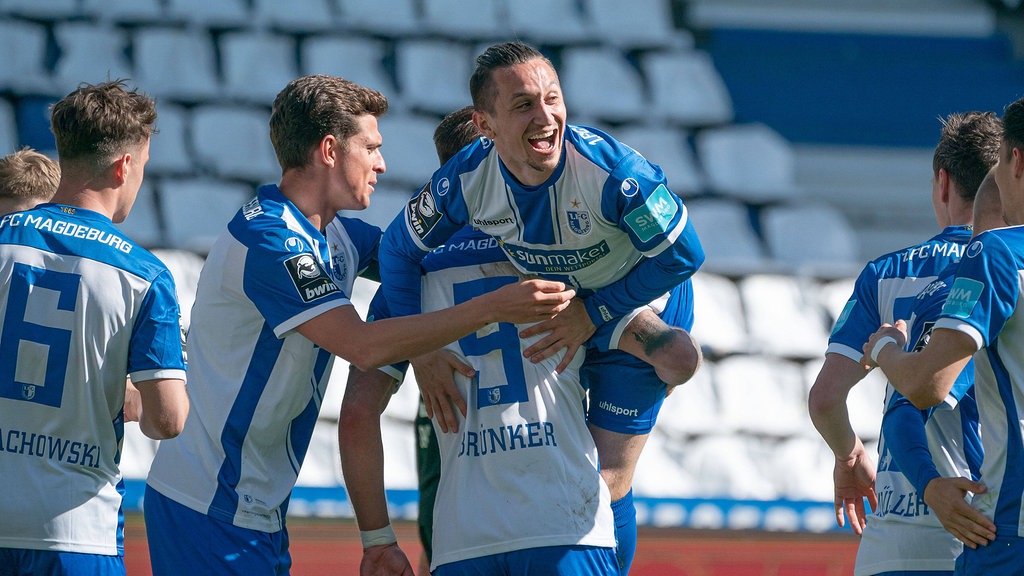 Jul 14, 2021 · die vereine planen die neue saison. Sv Waldhof Spieler Gehalt - 3 Liga Fcm Bangt Um Atik Verbleib Noch Ist Die Zukunft Ungewiss Mdr De