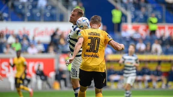 Dresdens Stefan Kutschke gegen Sebastian Mai MSV Duisburg - SG Dynamo