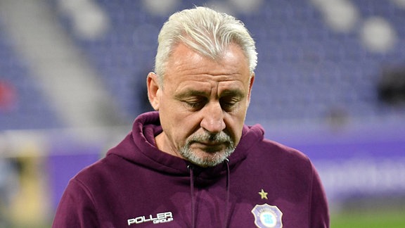 Pavel Dotchev Trainer, FC Erzgebirge Aue frustriert.