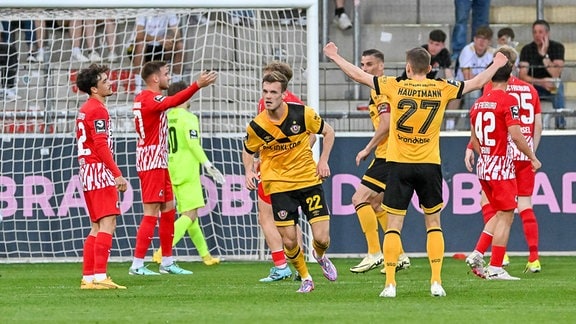 Tom Zimmerschied (SG Dynamo Dresden, 22) erzielt das 0:1. 