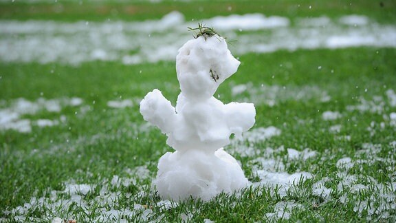 Ein kleiner Schneemann im Stadion