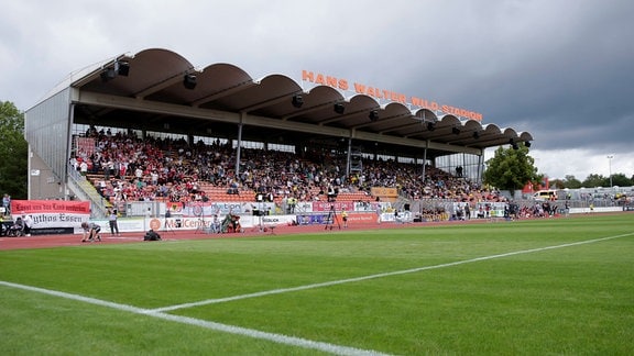 Spvg Bayreuth - Rot-Weiss Essen am 27.08.2022 im Hans-Walter-Wild-Stadion in Bayreuth Haupttribüne im Hans-Walter-Wild-Stadion in Bayreuth
