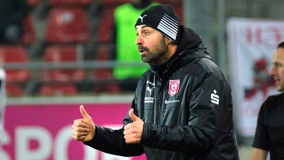 Sreto Ristic, HFC, Trainer,gestikulierend am Spielfeldrand