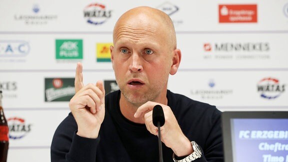 Neuer Aue-Trainer Timo Rost in der Pressekonferenz